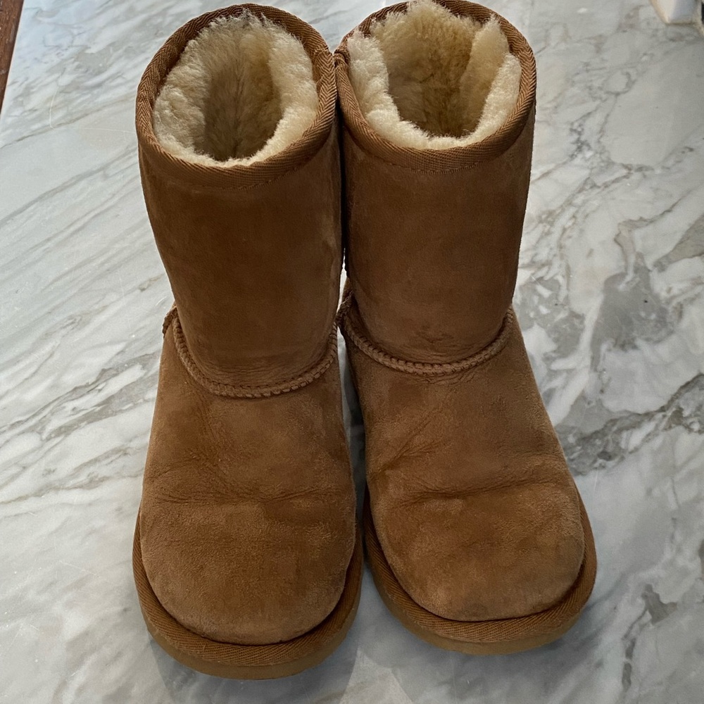 Classic Ugg boots girl’s size 2
